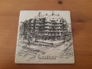 Posavasos con dibujo de edificio