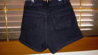 Shorts vaqueros negros con flores