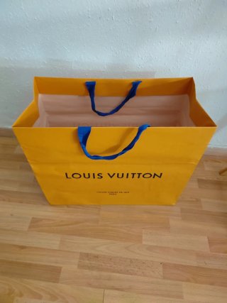 Bolsa Louis Vuitton de papel amarilla 22*49*40