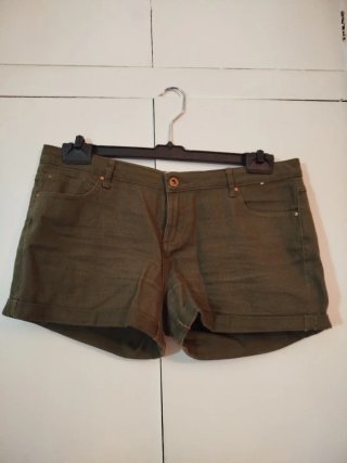 Pantalón corto verde militar