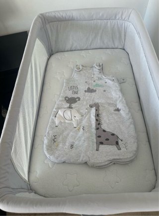Cuna, hamaca, papelera,mosquitera, peluche y libro