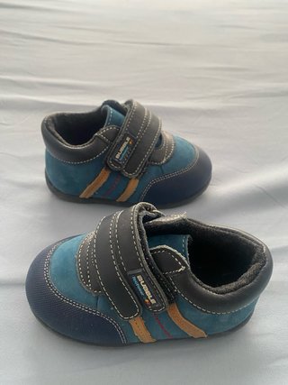 Scarpe senza lacci blu e turchese