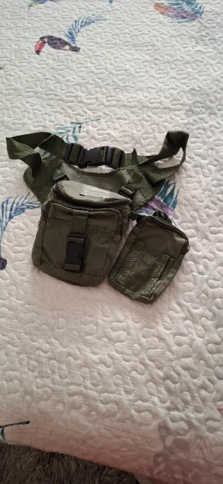 Riñonera verde militar