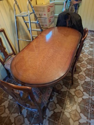 Mueble de salon, mesa y sillas