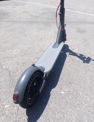 Patinete eléctrico negro/gris