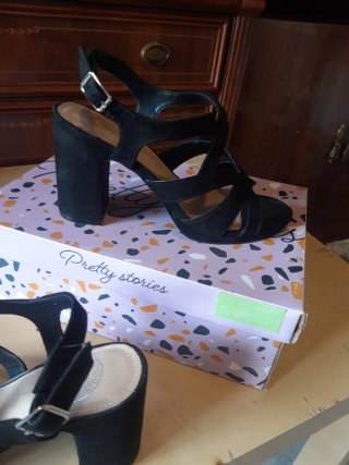 Sandalias de tacón Pretty Stories negras