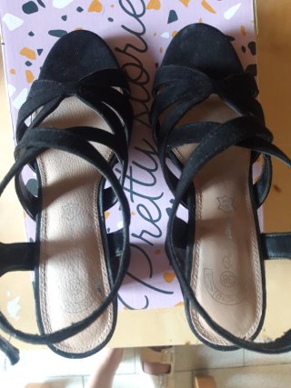 Sandalias de tacón Pretty Stories negras