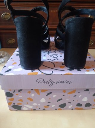 Sandalias de tacón Pretty Stories negras