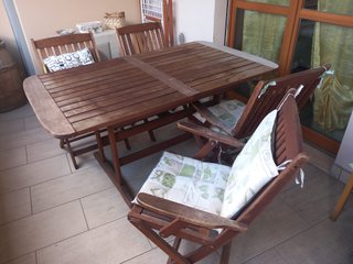 Tavolo legno esterno + 4 sedie pieghevoli