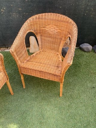 Dos sillones de mimbre