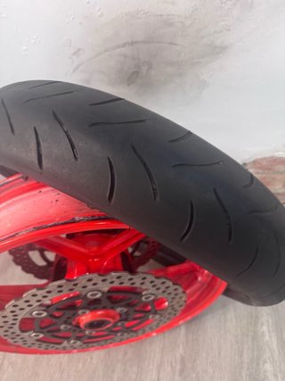 Llanta Moto Kawasaki con Disco Rojo