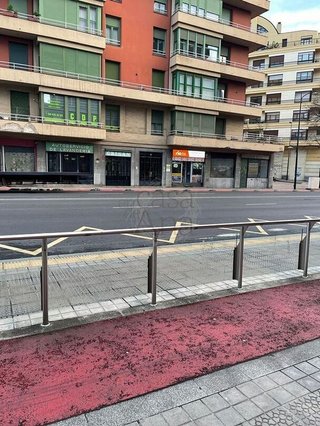 Local comercial en venta en San Pedro de Deusto-La Ribera en Bilbao
