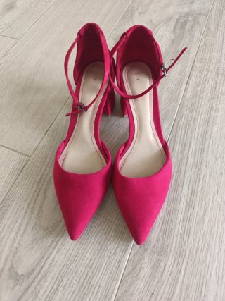 Zapatos Bershka tacón ancho rojo talla 40