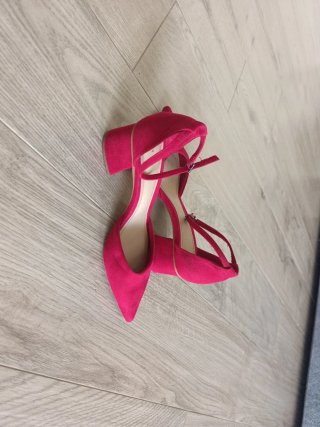 Zapatos Bershka tacón ancho rojo talla 40