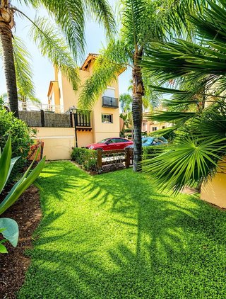Casa pareada en alquiler en Nueva Andalucía centro en Marbella