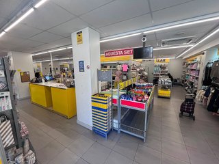 Local comercial en alquiler en Centre en Salt
