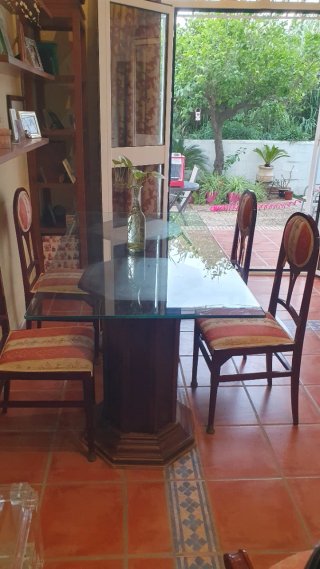 Mesa Comedor Cristal y 4 Sillas Madera