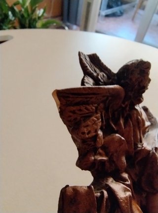 Figura angelito con laúd.