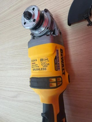 Radial DeWalt DCG414