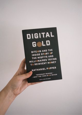 Libro “Digital Gold”
