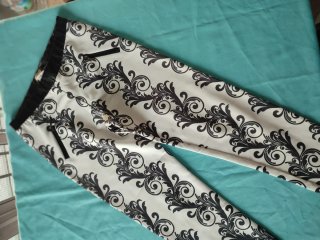 Pantalón Dina & Dess volutas Talla M