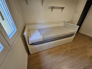 Diván Ikea modelo Hemnes