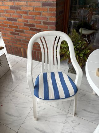 Mesa y 4 Sillas Terraza Jardín Plástico