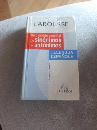 Diccionario Esencial de Sinonimos y Antonimos (...