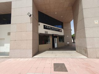 Local comercial en alquiler en Parque Alcosa - Jardines del Edén en Sevilla