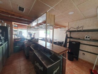 Local comercial en alquiler en Parque Alcosa - Jardines del Edén en Sevilla
