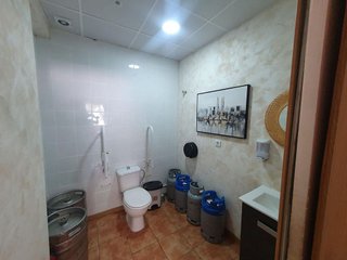 Local comercial en alquiler en Parque Alcosa - Jardines del Edén en Sevilla