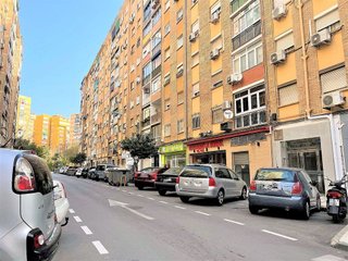 Local comercial en alquiler en La Luz - El Torcal en Málaga