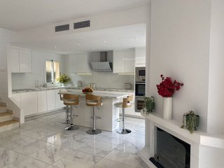Casa adosada en alquiler en Nueva Andalucía centro en Marbella