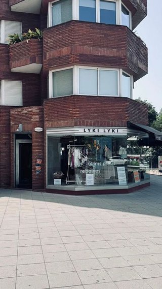 Local comercial en alquiler en Les Tres Torres en Barcelona