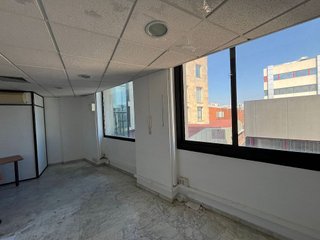 Oficina en venta en Almeda - El Corte Inglés en Cornellà de Llobregat