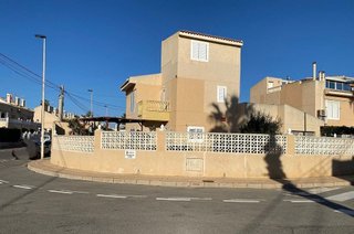 Casa pareada en venta en Playa de los Locos en Torrevieja