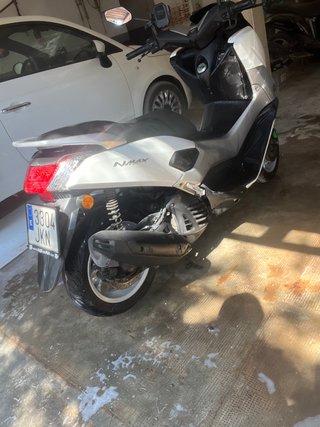 Moto con 1 año de garantía peneus novo