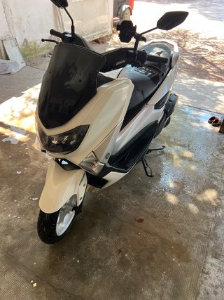 Moto con 1 año de garantía peneus novo