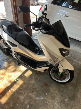 Moto con 1 año de garantía peneus novo