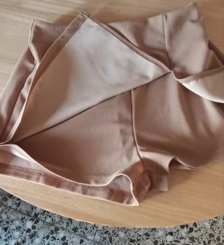 Pantalón corto beige