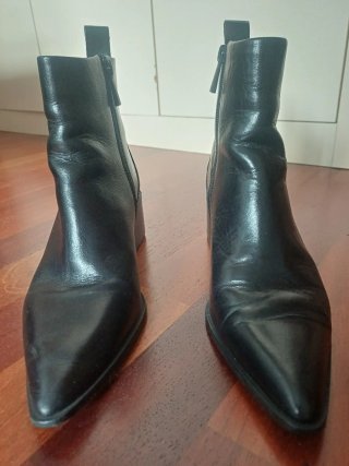 Botines de piel negros