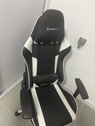 Silla Gaming Newskill Negra y Blanca