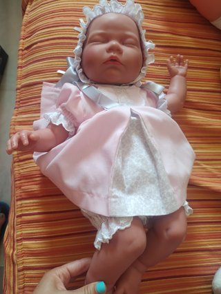 Muñeca bebé reborn con caja