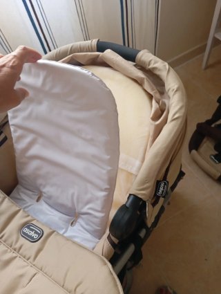 Carro de bebé marrón y beige