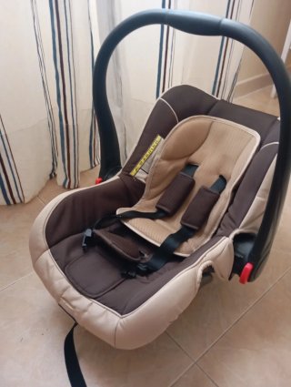 Carro de bebé marrón y beige