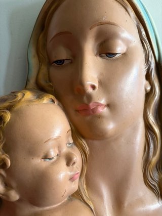 Figura ceramica Virgen con Niño 36 x 24 x 6