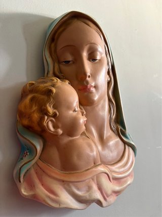 Figura ceramica Virgen con Niño 36 x 24 x 6