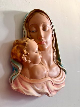 Figura ceramica Virgen con Niño 36 x 24 x 6