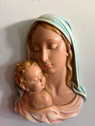 Figura ceramica Virgen con Niño 36 x 24 x 6