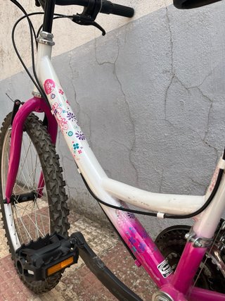 Bicicleta niña 24” blanca y rosa